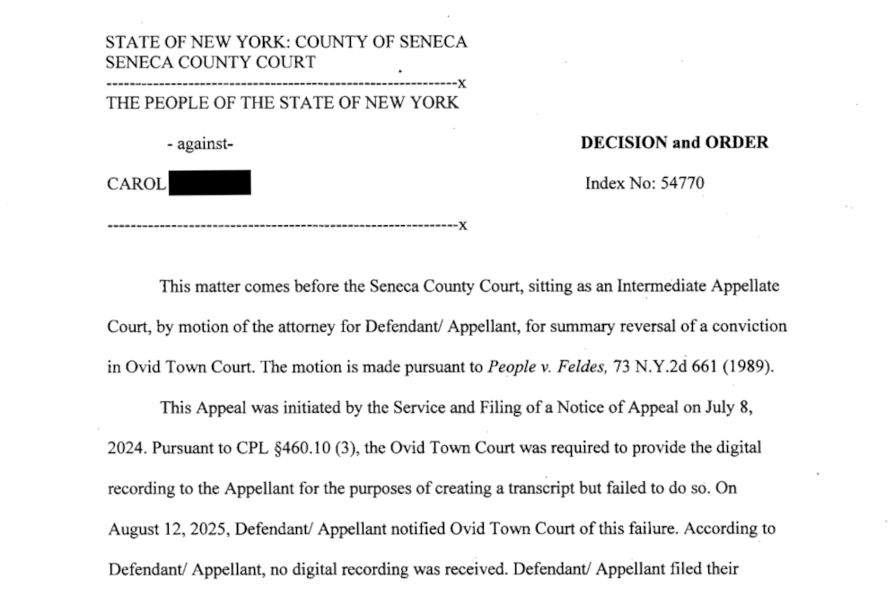 Symbolic image of VTL 1252(a) — car encroaching into a motorcycle’s lane